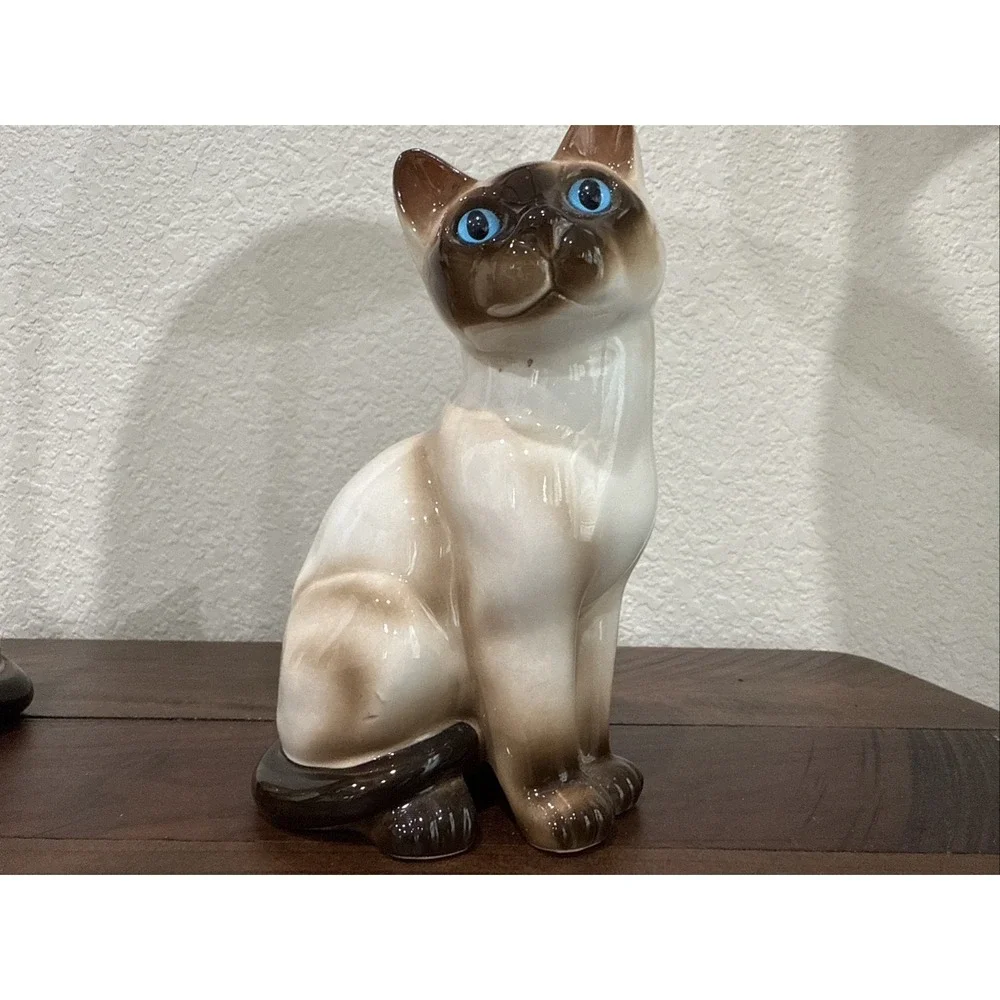 Enesco Cat Figurine with Blue Eyes Siamese Kitten